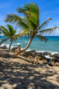 Amerika, Karibik, Große Antillen, Dominikanische Republik, Cabarete, Frau am Strand des Natura Cabana Boutique Hotel & Spa Amerika, Karibik, Große Antillen, Dominikanische Republik, Cabarete, Frau am Strand des Natura Cabana Boutique Hotel & Spa